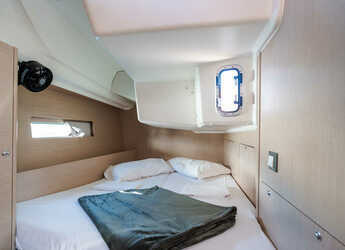 Rent a sailboat in Porto Capo d'Orlando Marina - Oceanis 40.1