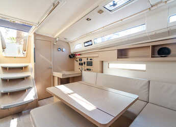 Rent a sailboat in Porto Capo d'Orlando Marina - Oceanis 40.1