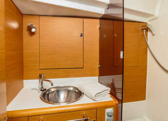 Rent a sailboat in Porto Capo d'Orlando Marina - Sun Odyssey 449