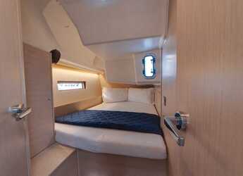 Chartern Sie segelboot in Cala dei Sardi - Oceanis 40.1 (3cab)