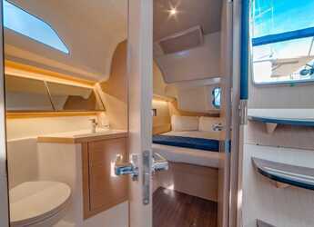 Chartern Sie segelboot in Cala dei Sardi - Oceanis 40.1 (3cab)