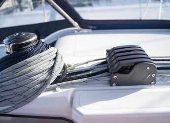 Chartern Sie segelboot in Cala dei Sardi - Oceanis 40.1 (3cab)