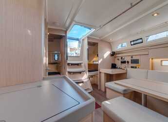 Chartern Sie segelboot in Cala dei Sardi - Oceanis 40.1 (3cab)