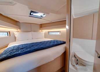 Chartern Sie segelboot in Cala dei Sardi - Oceanis 40.1 (3cab)