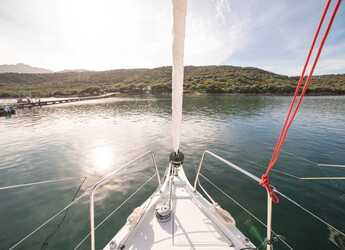 Chartern Sie segelboot in Cala dei Sardi - Oceanis 40.1 (3cab)