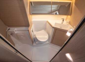 Chartern Sie segelboot in Cala dei Sardi - Oceanis 40.1 (3cab)