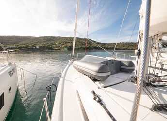 Chartern Sie segelboot in Cala dei Sardi - Oceanis 40.1 (3cab)