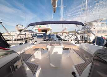 Chartern Sie segelboot in Cala dei Sardi - Oceanis 40.1 (3cab)