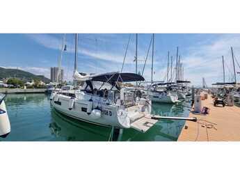 Chartern Sie segelboot in Cala dei Sardi - Oceanis 40.1 (3cab)