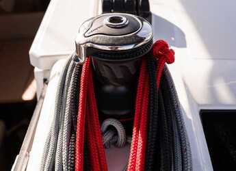 Chartern Sie segelboot in Cala dei Sardi - Oceanis 40.1 (3cab)