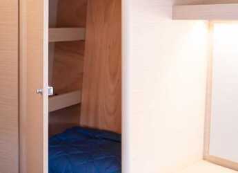 Chartern Sie segelboot in Cala dei Sardi - Oceanis 40.1 (3cab)