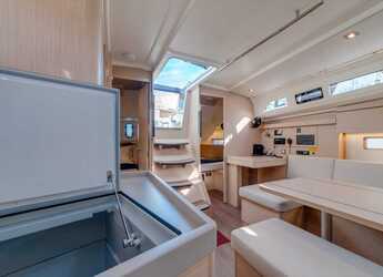Chartern Sie segelboot in Cala dei Sardi - Oceanis 40.1 (3cab)