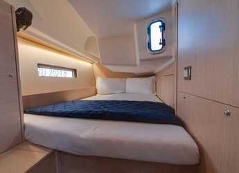 Chartern Sie segelboot in Cala dei Sardi - Oceanis 40.1 (3cab)