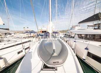 Chartern Sie segelboot in Cala dei Sardi - Oceanis 40.1 (3cab)