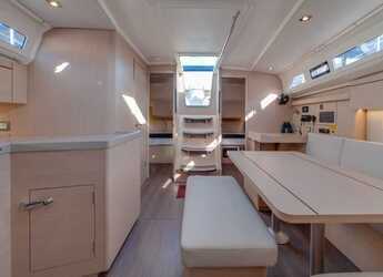 Chartern Sie segelboot in Cala dei Sardi - Oceanis 40.1 (3cab)