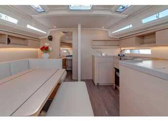 Chartern Sie segelboot in Cala dei Sardi - Oceanis 40.1 (3cab)