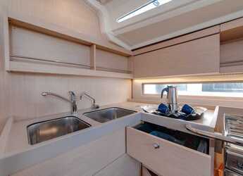 Chartern Sie segelboot in Cala dei Sardi - Oceanis 40.1 (3cab)