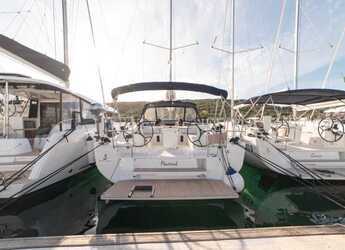 Chartern Sie segelboot in Cala dei Sardi - Oceanis 40.1 (3cab)