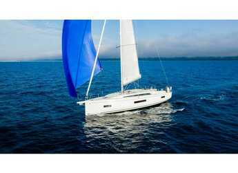 Rent a sailboat in Marina Cala de Medici - Oceanis 37.1
