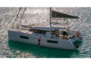 Rent a catamaran in Cala dei Sardi - Lagoon 40
