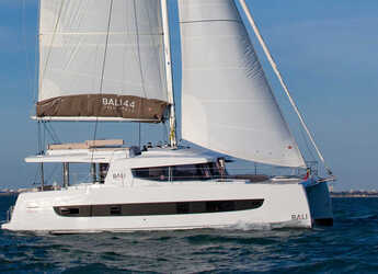 Rent a catamaran in Alimos Marina - Bali 4.4 A/C & GEN & WM