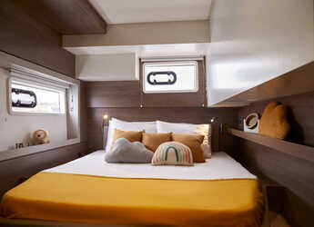 Rent a catamaran in Alimos Marina - Bali 4.4 A/C & GEN & WM