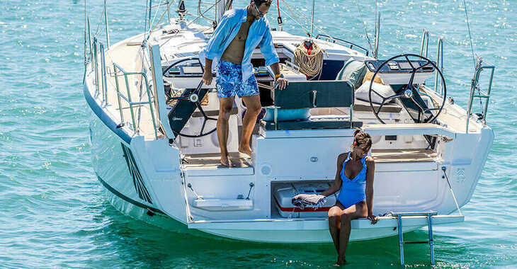 Rent a sailboat in Port Olona - Dufour 37 - 3 cab.
