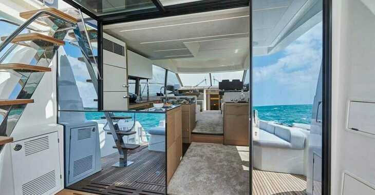 Rent a yacht in Marina Lav - Prestige 590 Flybridge - 3 + 1 cab.	