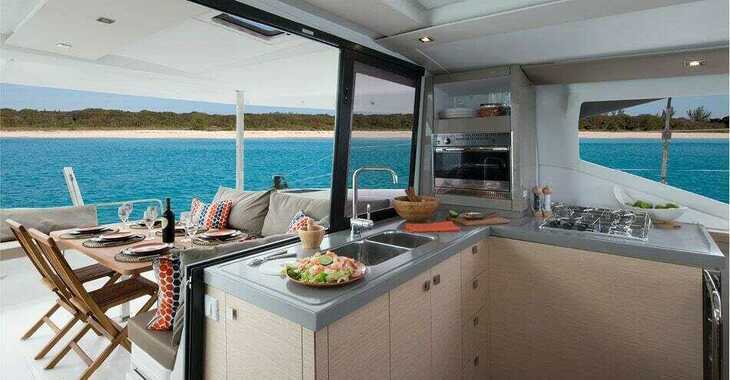 Rent a catamaran in Port Tino Rossi - FOUTAINE PAJOT Lucia 40