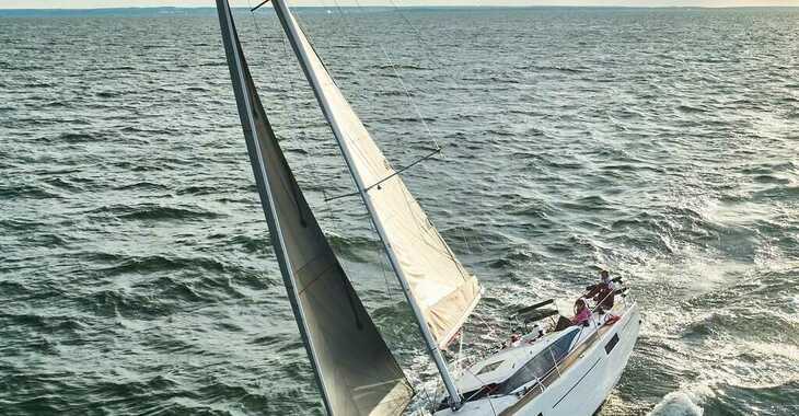 Rent a sailboat in Marina Real Juan Carlos I - Maxus 35 Aire Acondicionado