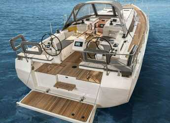 Rent a sailboat in Marina Skiathos  - Bavaria C38