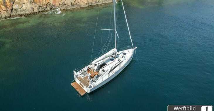 Rent a sailboat in Veruda - Oceanis 37.1