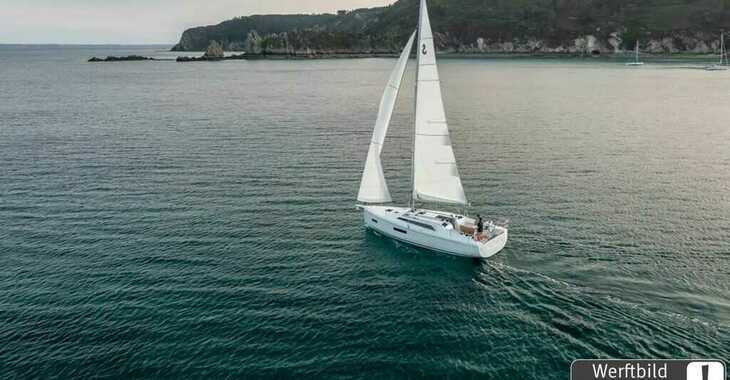 Rent a sailboat in Veruda Marina - Oceanis 37.1