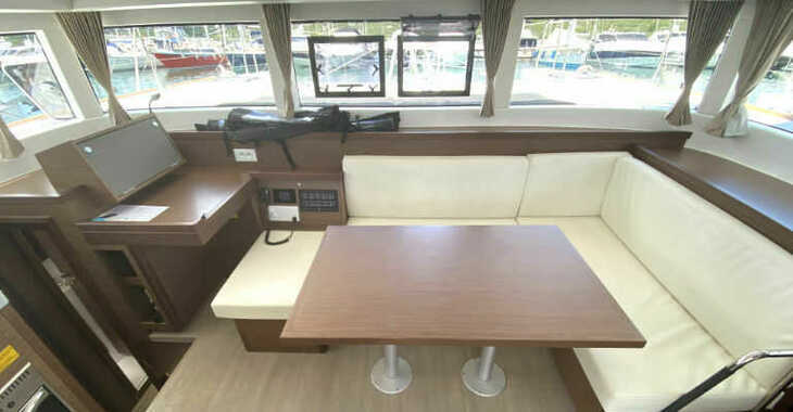 Rent a catamaran in Punat Marina - Lagoon 40_1