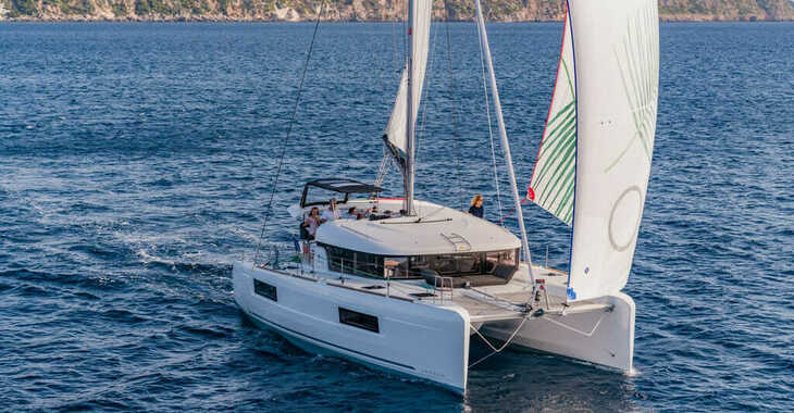 Rent a catamaran in Marina Tourlos - Lagoon 40