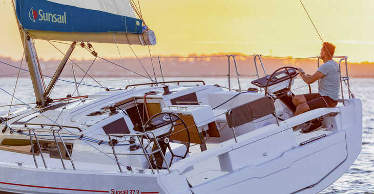 Rent a sailboat in Agana Marina - Sunsail 37.3