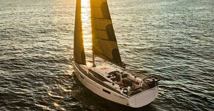 Rent a sailboat in Marina Real Juan Carlos I - Maxus 35 Aire Acondicionado