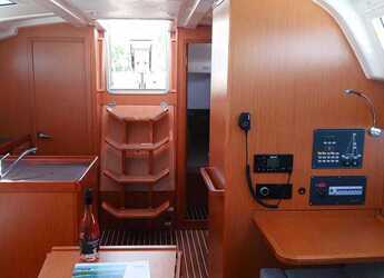 Rent a sailboat in D-Marin Marina Lefkas - Bavaria Cruiser 37 - 3 cab.