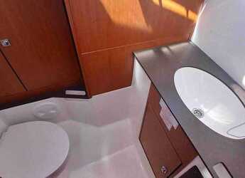 Rent a sailboat in D-Marin Marina Lefkas - Bavaria Cruiser 37 - 3 cab.