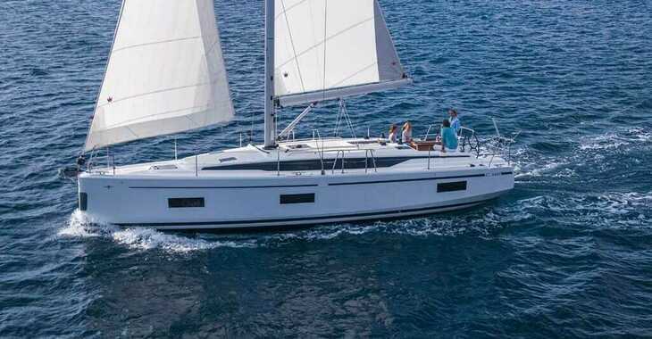 Rent a sailboat in Contra Muelle Mollet - Bavaria C42