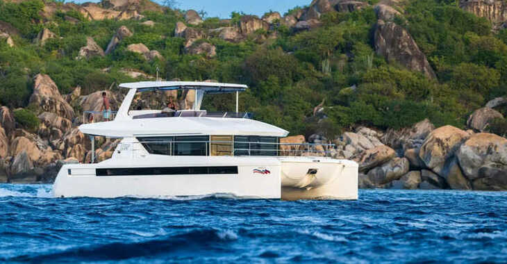 Rent a power catamaran  in Agana Marina - Moorings 464PC