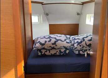 Rent a sailboat in Real Club Náutico de Palma - Sun Odyssey 380