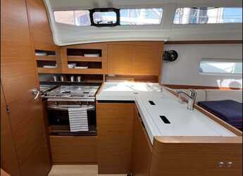 Rent a sailboat in Real Club Náutico de Palma - Sun Odyssey 380