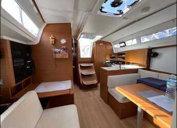 Rent a sailboat in Real Club Náutico de Palma - Sun Odyssey 380