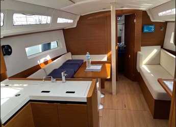 Rent a sailboat in Real Club Náutico de Palma - Sun Odyssey 380