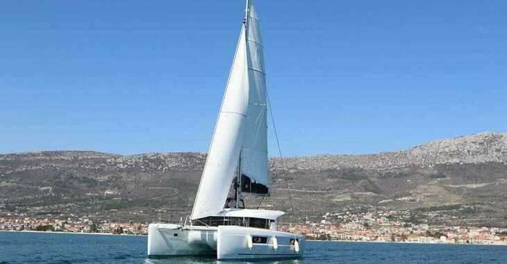 Rent a catamaran in Veruda - Lagoon 40 - 4 + 2 cab