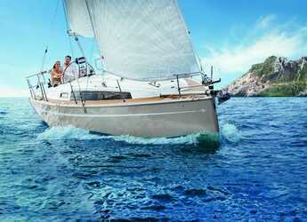 Rent a sailboat in Contra Muelle Mollet - Bavaria Cruiser 34 - 2 cab.
