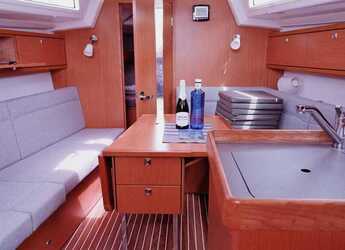 Rent a sailboat in Real Club Náutico de Palma - Bavaria Cruiser 34 - 2 cab.