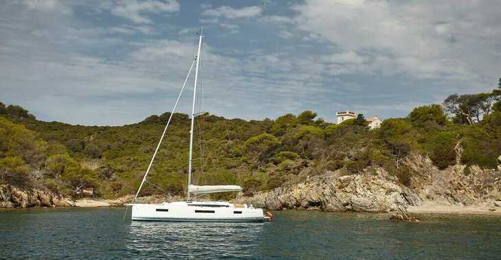 Rent a sailboat in Muelle de la lonja - Sun Odyssey 440