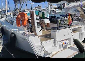 Rent a sailboat in Club Naútico de Sant Antoni de Pormany - DUFOUR 37 NEW 2023